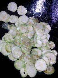 口感好的炒丝瓜做法图解2)