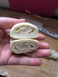 自制香葱花卷做法图解9)