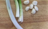 家常凉拌菠菜粉丝面筋做法图解9)