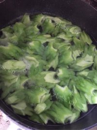 美味的凉拌苦瓜做法图解2)