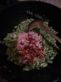 鲜香美味肉末四季豆做法图解6)