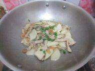 鸡腿菇炒肉片