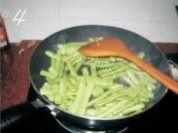 其味无穷的肉末四季豆做法图解4)