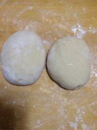 妈妈做的全麦豆面油饼做法图解4)