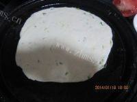 十分诱人的葱油饼做法图解9)
