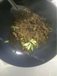 诱人的葱爆羊肉做法图解3)