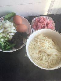 自己做的鸡蛋炒面做法图解1)