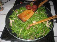 美美厨房之肉丝炒蕨菜的做法图解八