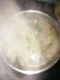 美味的平菇肉片汤