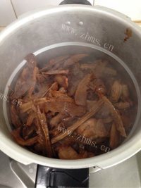美味的笋干烧肉做法图解10)