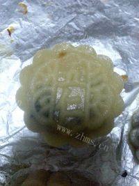 质嫩的广式五仁月饼做法图解10)