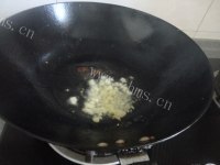 诱人的荷兰豆炒腊肠做法图解5)