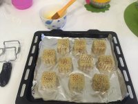 自制莲蓉蛋黄月饼做法图解9)