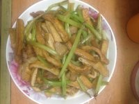简易的香芹炒豆干