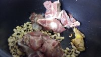 鲜美的眉豆煲猪脊骨做法图解1)