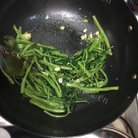 美味的腐乳空心菜做法图解4)