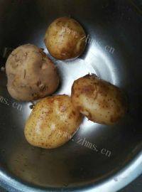 美味鸡骨架炖土豆做法图解2)
