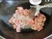 可口的芹菜炒牛肉做法图解3)