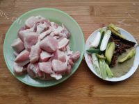 热腾腾的梅干菜烧肉做法图解3)