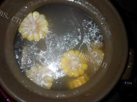 美味的大骨玉米汤做法图解5)