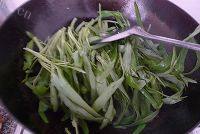 口感丰厚的蒜蓉空心菜做法图解6)