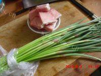 绿色食物蒜苔炒肉做法图解1)