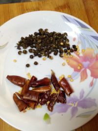 香喷喷的麻辣水煮鱼做法图解12)