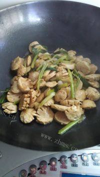 家常菜蒜苗肉丸