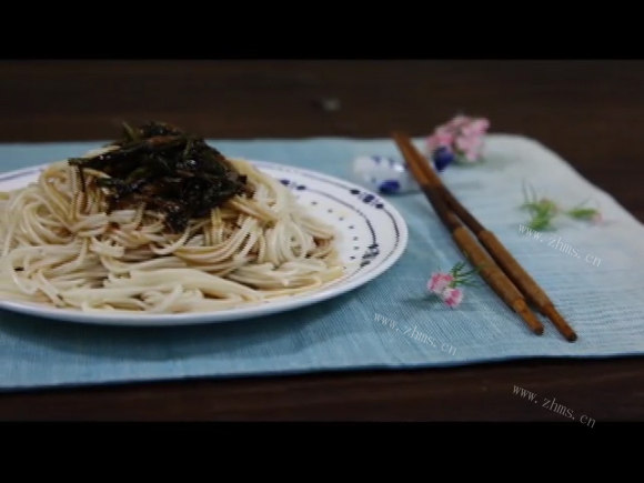 美味营养的葱油面