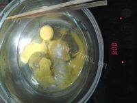 自制蜂蜜小蛋糕做法图解4)