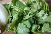 家常菜洋葱爆羊肉做法图解3)