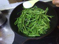 家常菜清炒竹叶菜做法图解4)