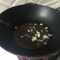 美味的芦笋炒大虾做法图解5)