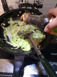 美味的包菜蛋炒饭做法图解7)