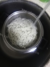 美味的家常炒面做法图解7)