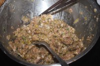 人间美味般的酸菜猪肉饺做法图解7)