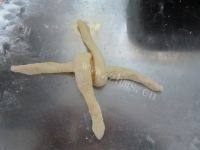 味道香醇的辫子面包做法图解8)