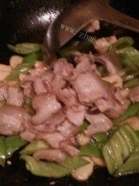 家常菜蒜香五花肉做法图解6)