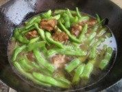 排骨炖豆角做法图解10)