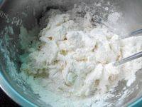 简单的鲜虾鱿鱼披萨做法图解2)
