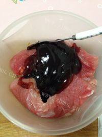 家常菜蜜汁叉烧做法图解2)