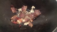 家常菜藜蒿炒腊肉做法图解5)