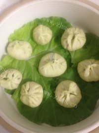 香喷喷的菜汁肉包做法图解6)