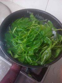 自制凉拌菠菜做法图解1)