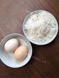 美味的火腿肠蛋炒饭做法图解1)