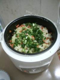 不错的土豆红萝卜饭做法图解9)