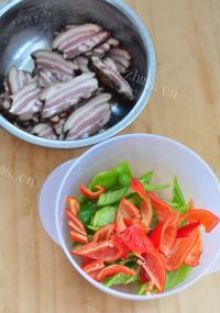 家常菜腊肉小炒做法图解1)
