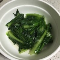 热腾腾的泡椒牛蛙做法图解3)