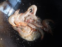 美味的蒜蓉虾做法图解7)