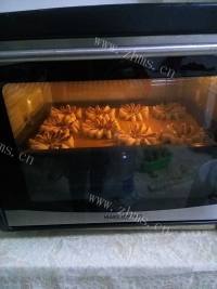 红豆沙菊花酥做法图解26)